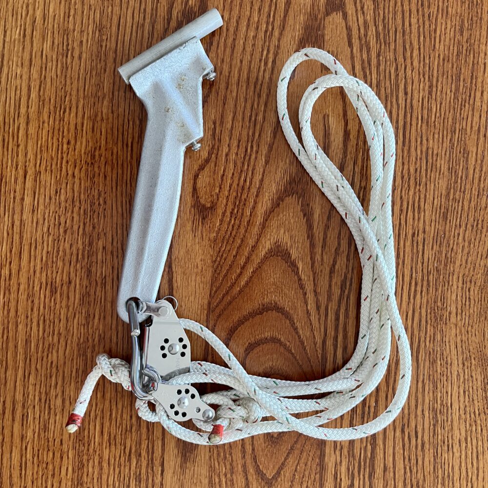 Vang assembly with arm